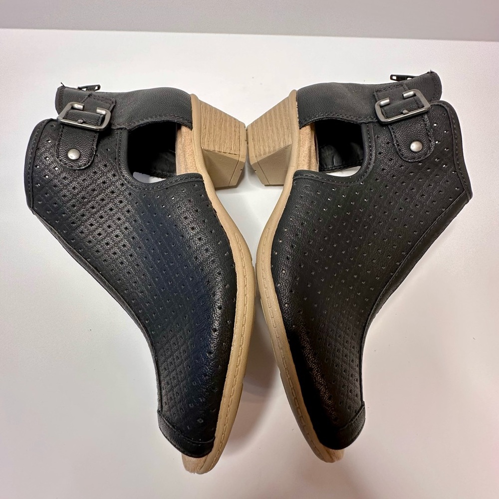 Earth Origin Like New Peep Toe Marietta Marcia Black Size 8
